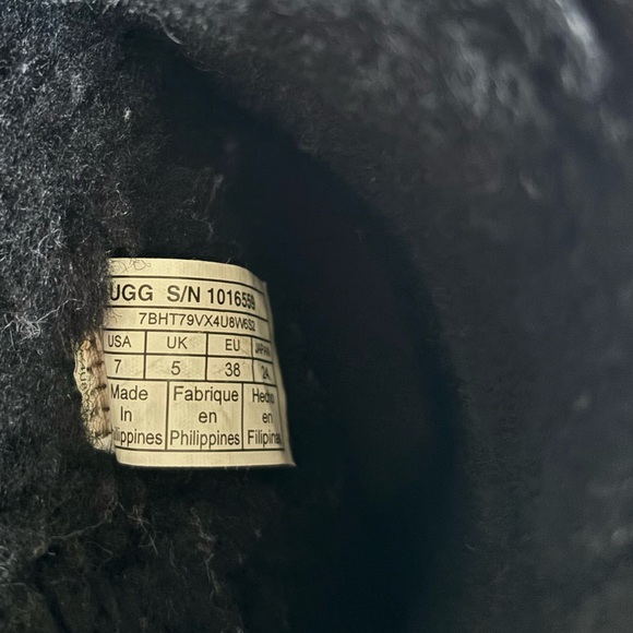 UGG Australia Classic Short Black Boots Waterproof Leather Size 7 - Picture 4 of 5